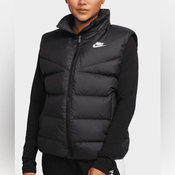 Nike Puffer Vest Black size Medium Trade if willing . - Picture 2 of 4